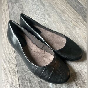 NWOT Women’s Euro Soft Flats Size 9.5